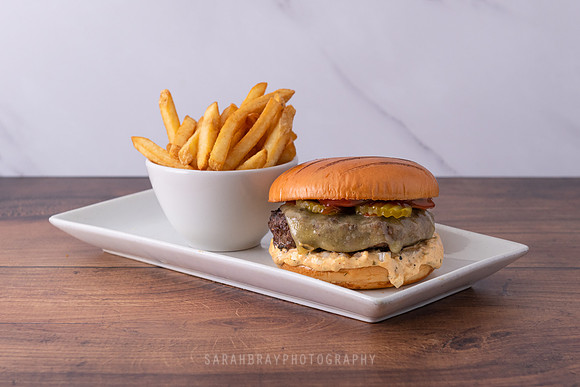 Deliveroo_Burgers_CheekyBeefQuarter£-erAndFries