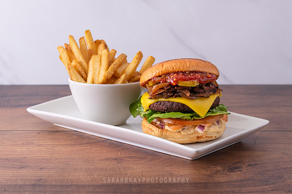 Deliveroo_Vegan:VeggieBurgers_UltimateVeganBurgerAndFries