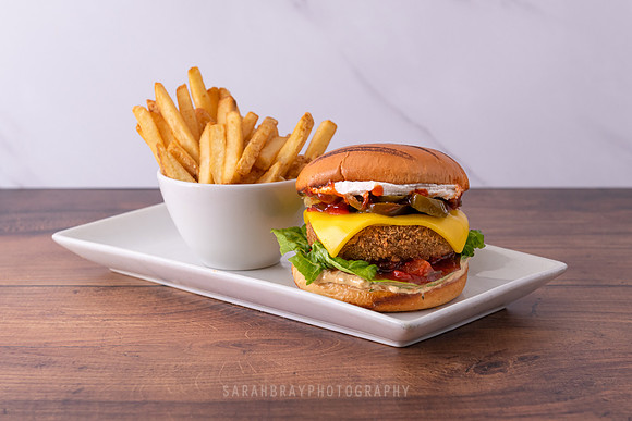 Deliveroo_Vegan:VeggieBurgers_SpicyMexicanaBurgerAndFries