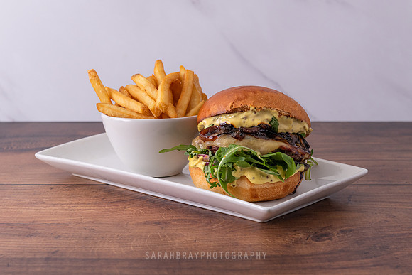 Deliveroo_Burgers_FilletSteakBurgerAndFries