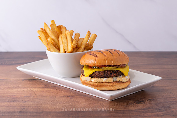 Deliveroo_Vegan:VeggieBurgers_CheekyVeganQuarter£-erAndFries